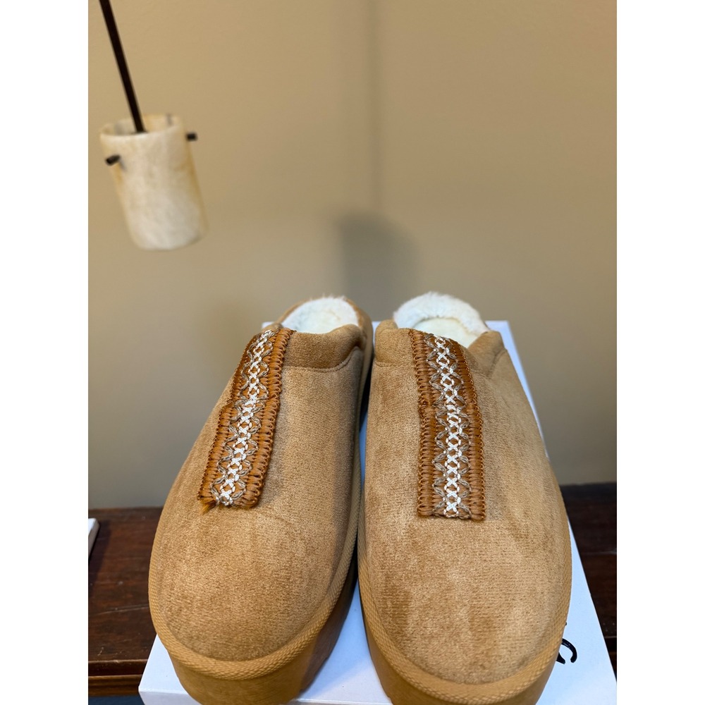 Slipper/platform shoe camel color size 7.5